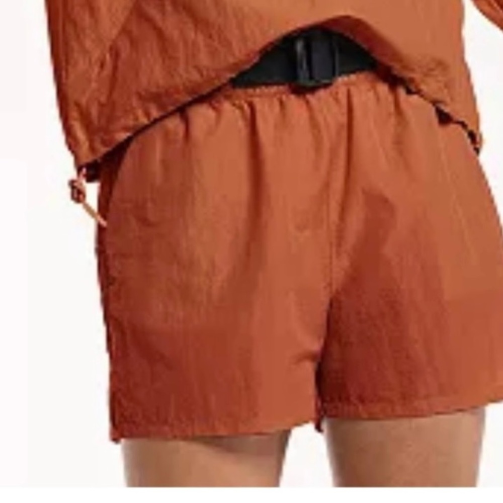 Women shorts made with recycled nylon